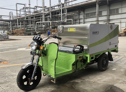 高壓沖洗車(chē)效率和實(shí)力都在線，一機(jī)頂8名清潔工